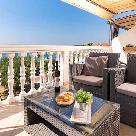 Apartman Petra S Pogledom Na More Banjol Luaran gambar
