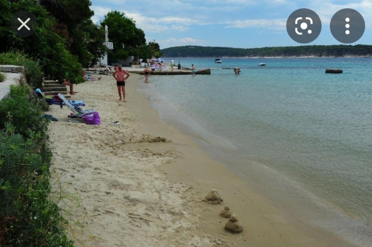 Apartman Petra S Pogledom Na More Banjol Luaran gambar