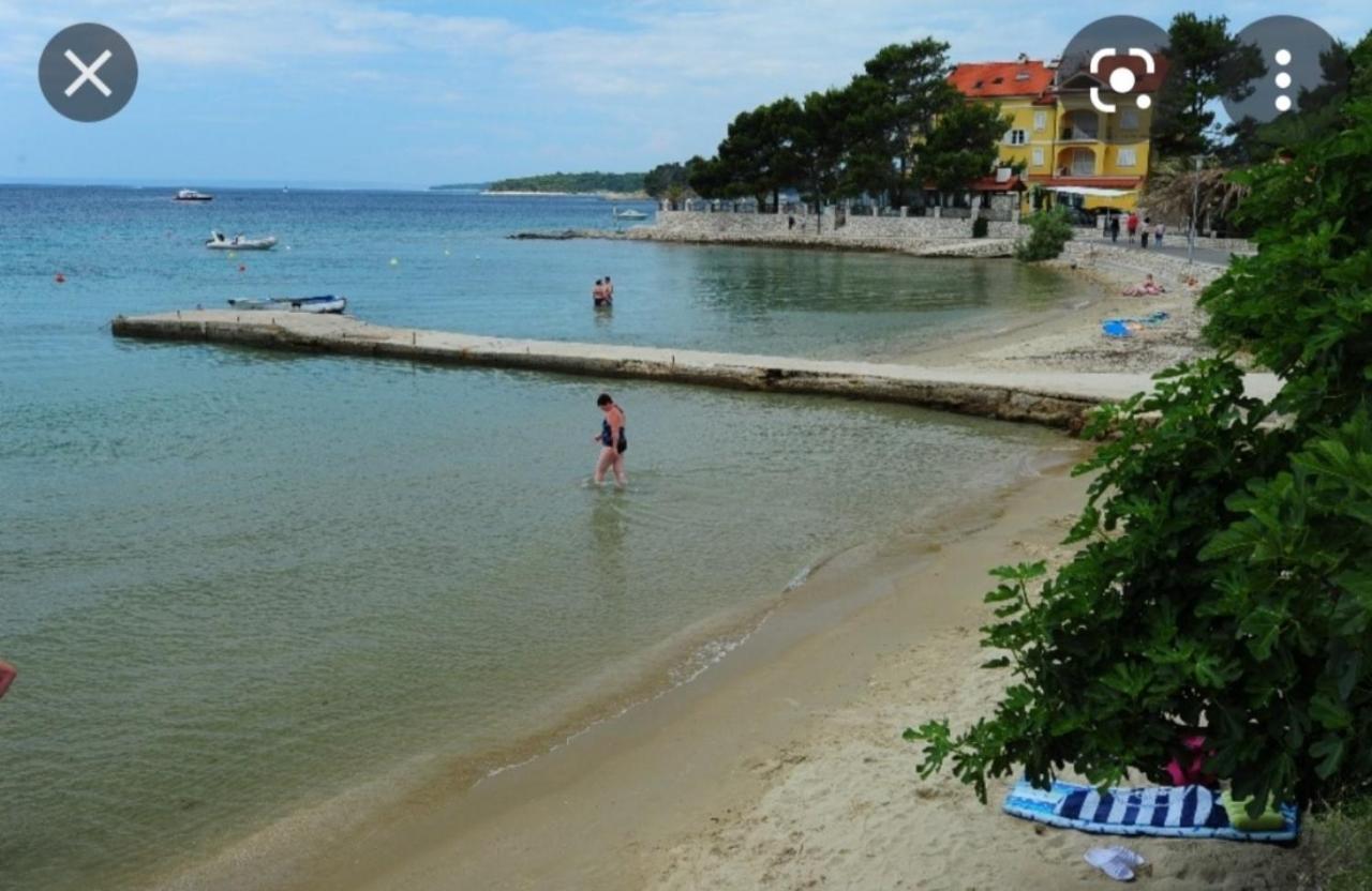 Apartman Petra S Pogledom Na More Banjol Luaran gambar